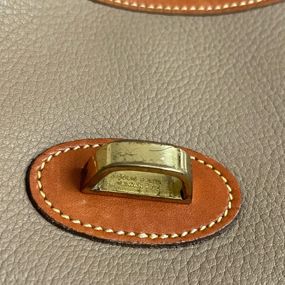 EUC Vintage Dooney & Bourke arrow head crossbody bag - Picture 11 of 12